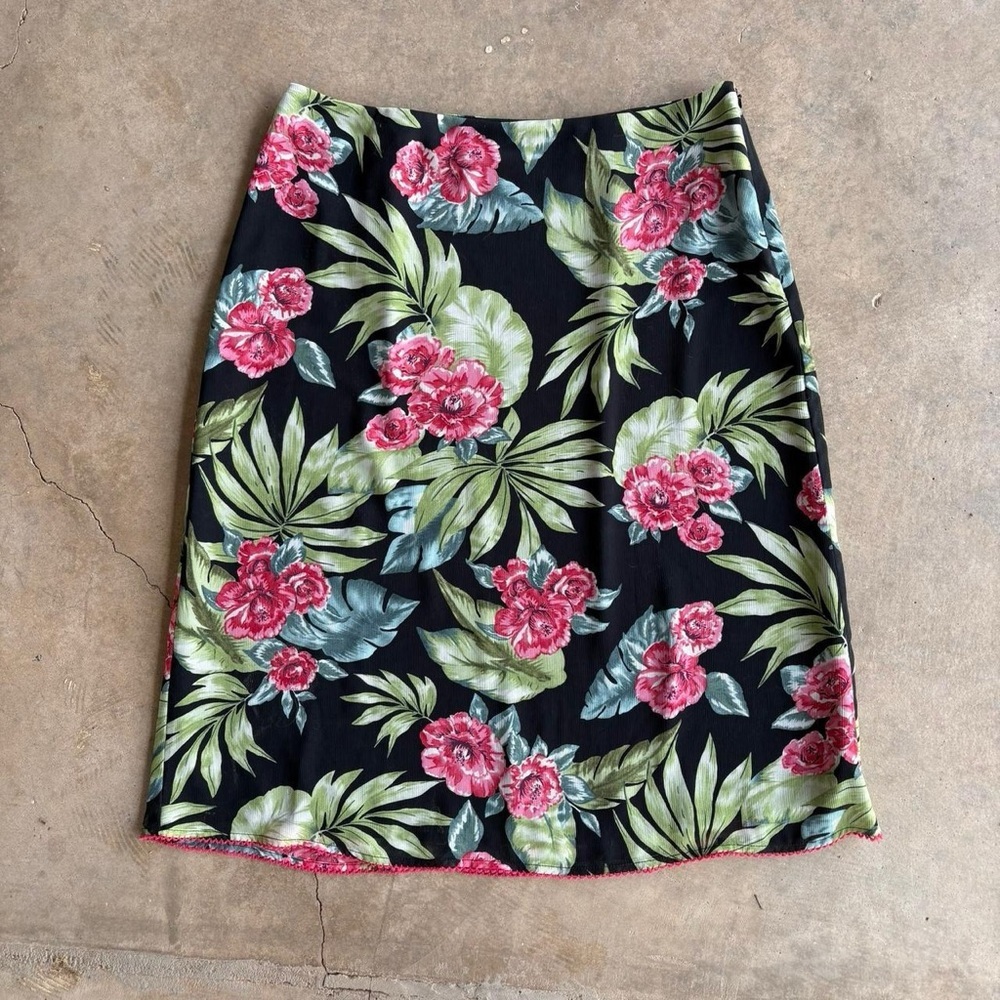 Pink and Green Knee-Length Pencil Skirt for Resort Wear